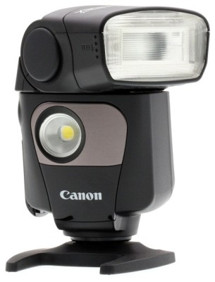 Canon Speedlite 320EX Canon Speedlite 320EX otwiera nowe możliwości twórcze dla fotografów korzystających z EOS.